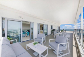 Sky High Penthouse Paradise with Ocean Panorama, Darwin